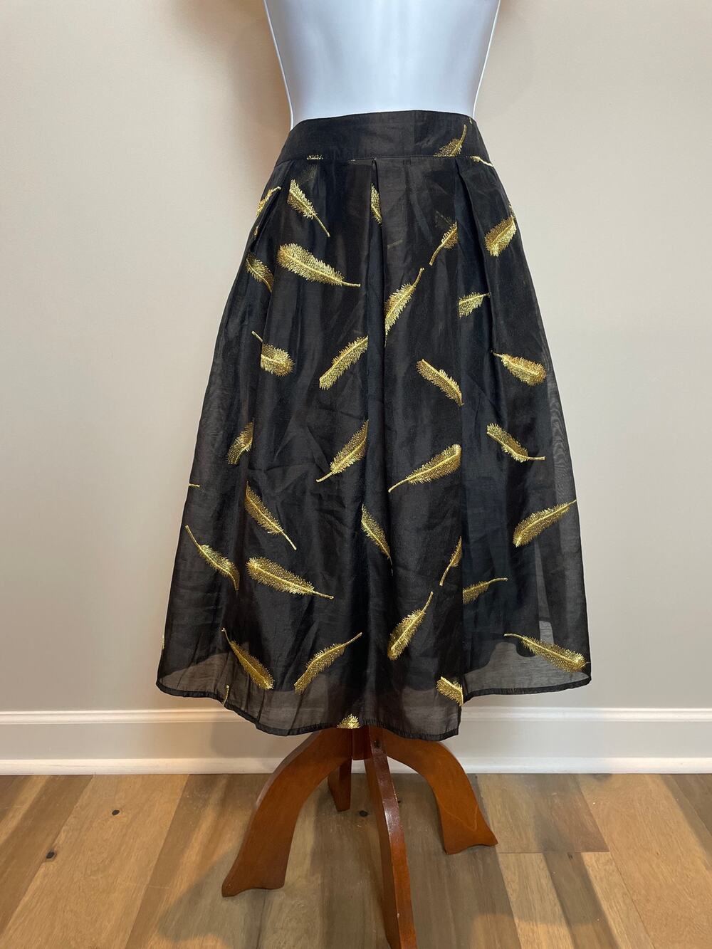 Francesca’s Black Sheer Chiffon Flowy Skirt Gold Leaf Detail Fully Lined Size L